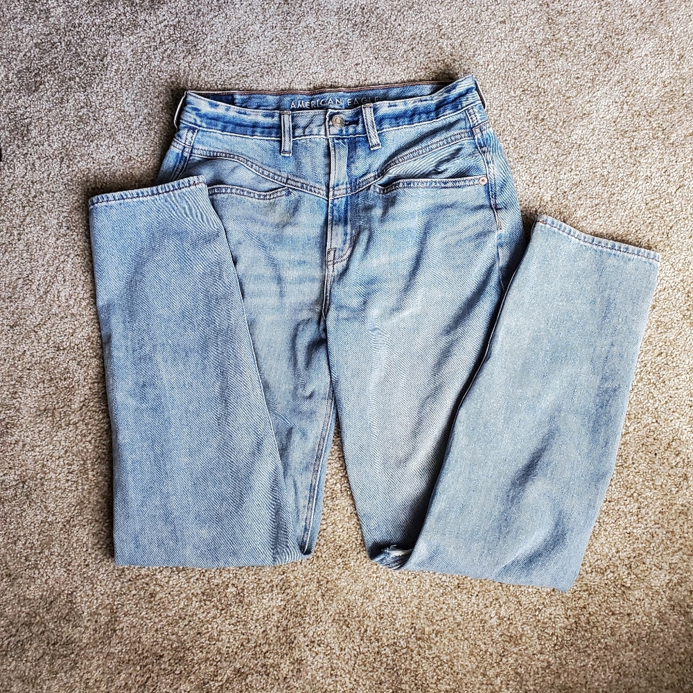 American Eagle High Eise Mom Jeans